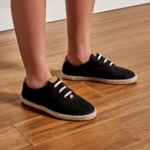 OluKai Kaula Pa'a Li Women 7.5 Black NWOB Canvas Espadrille‎ Lace Up Sneakers